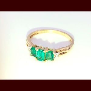 Emerald diamond and gold ring